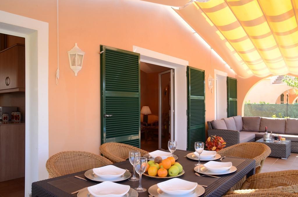 Villas Las Golondrinas Cala'N Bosch  Quarto foto